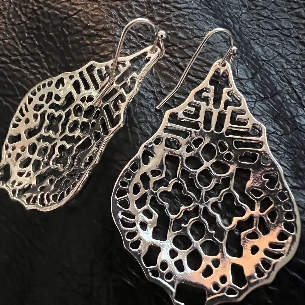 ⭐️ Filigree silver dangle earrings ⭐️